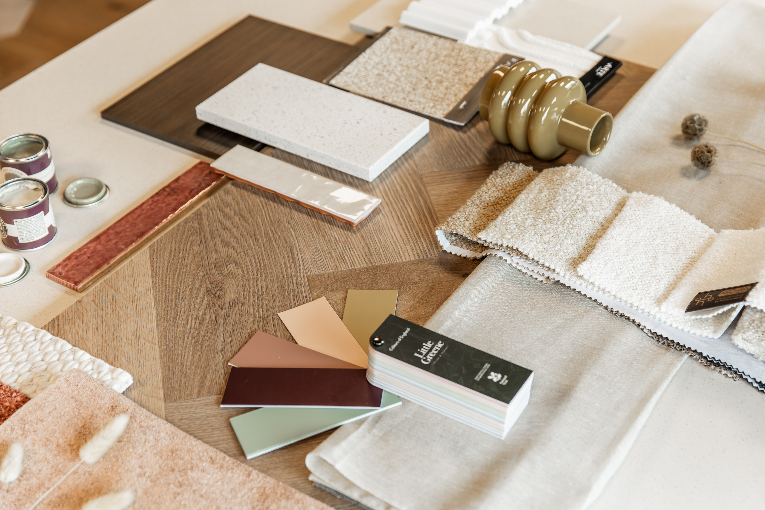 Combidesign-Showroom-webformaat-byLauraEmma-8 Flat lay van interieur advies in de studio van Combi Design