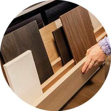 Lade met stalen voor interieur advies in studio Combi Design