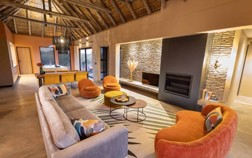 Zitgedeelte in vakantiehuis in Zuid-Afrika, interieur advies door Combi Design