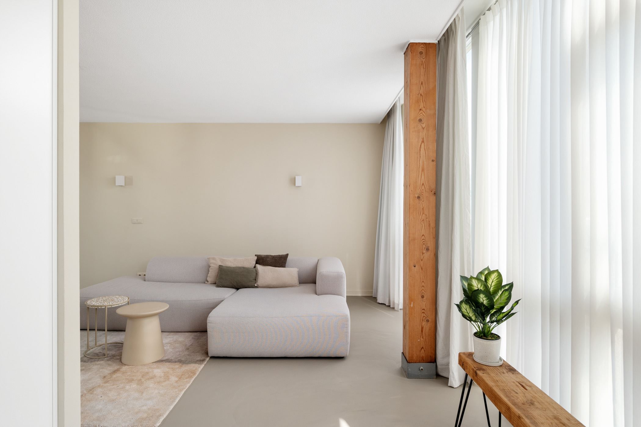 406_2160 Zitgedeelte in Naturel wonen interieur, adviesplan gemaakt door Combi Design