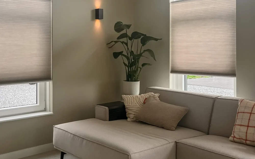 Bank in Naturel Modern interieur, adviesplan gemaakt door Gera Brand van Combi Design