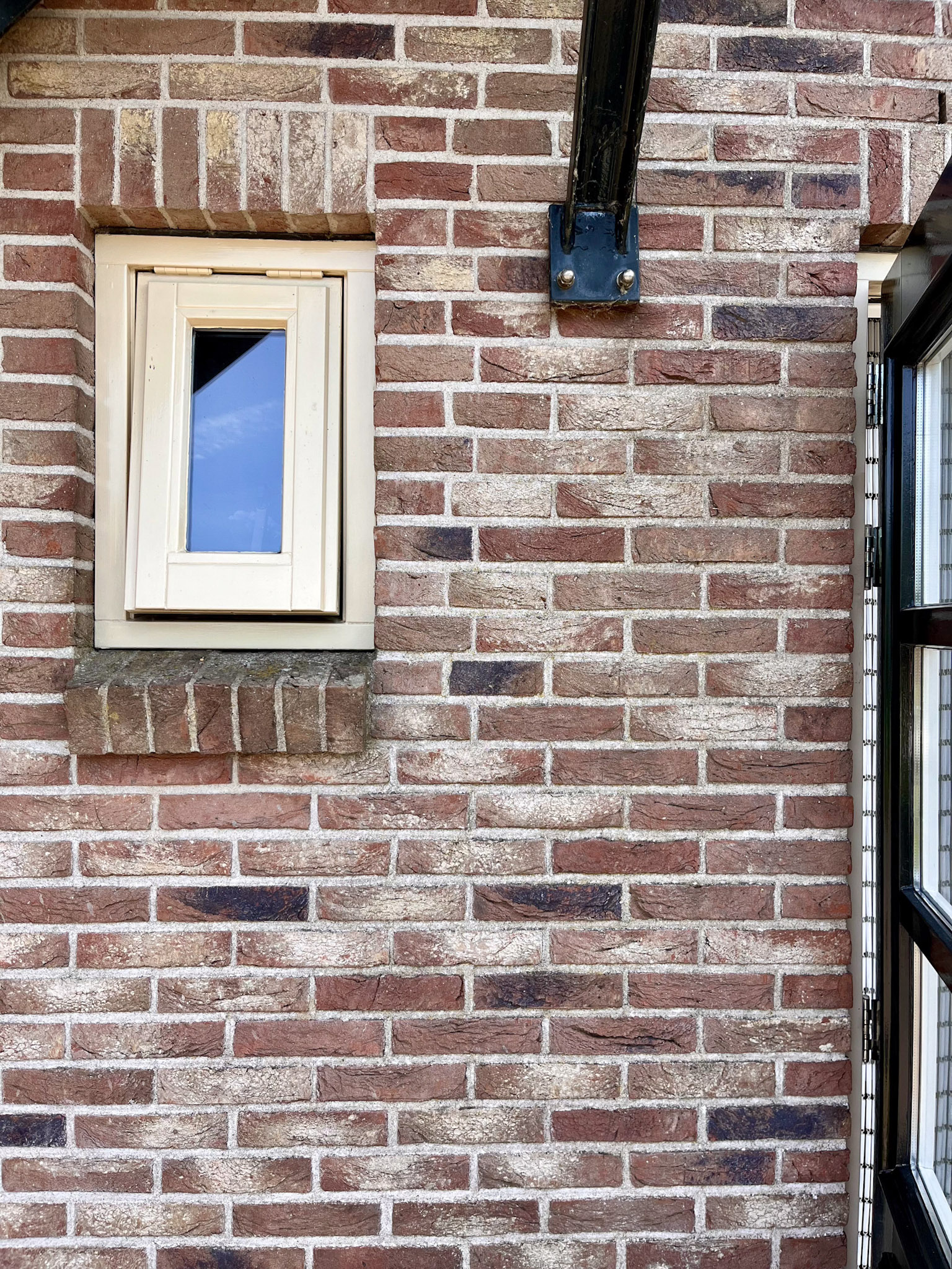 Raampje bij boerderijwoning van klant van Combi Design