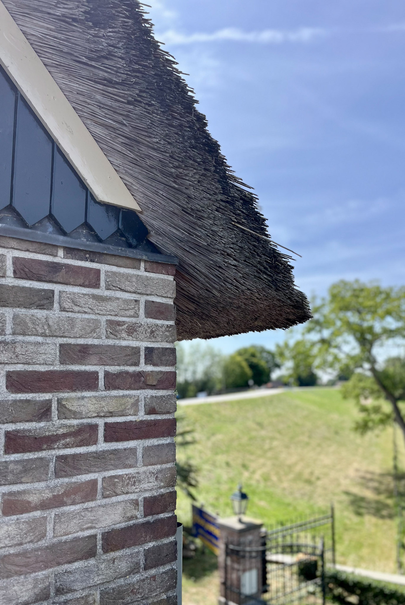 Rieten dak van boerderijwoning van klant van Combi Design