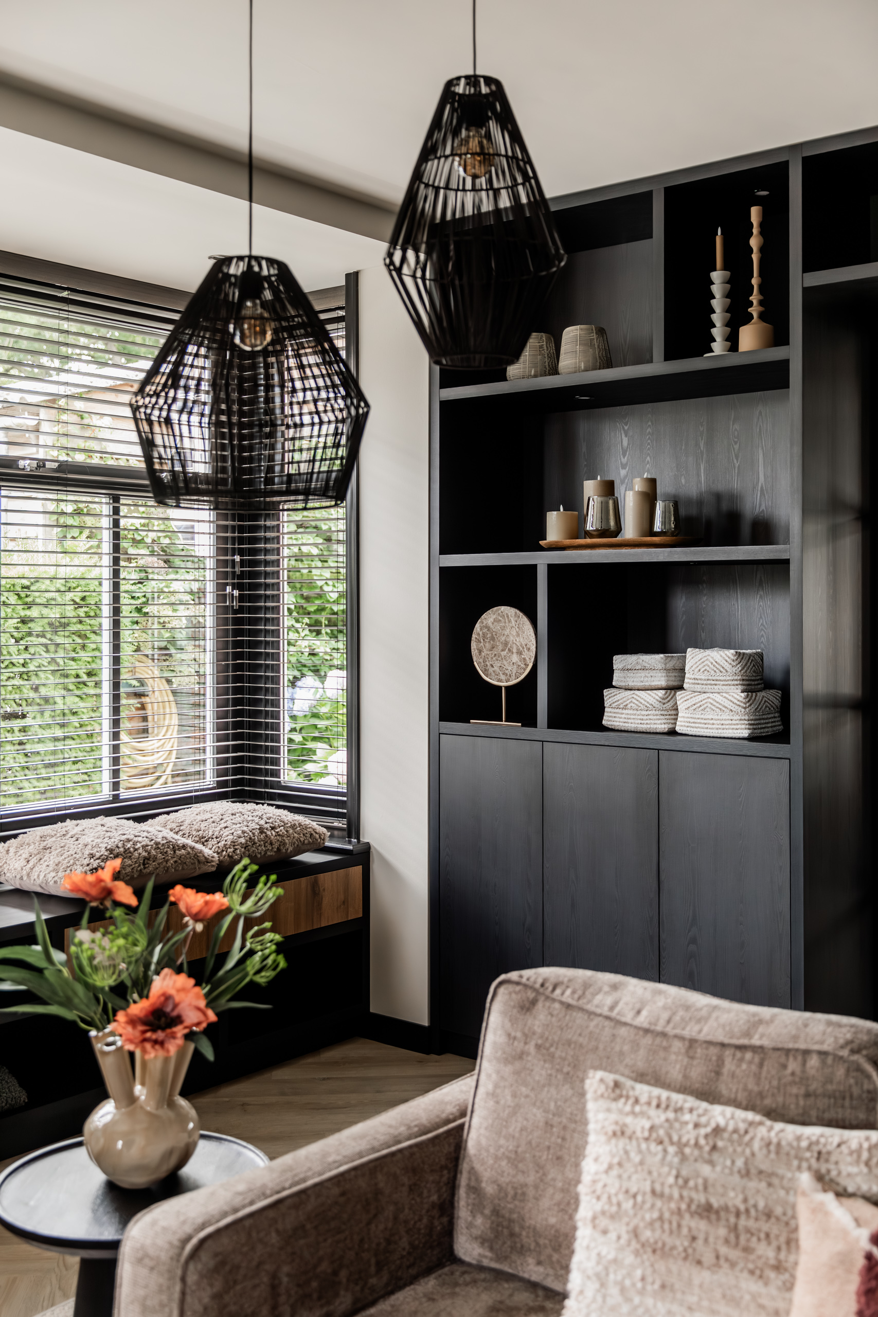 Gedeelte van kastenwand in woning van klant, interieuradvies door Combi Design