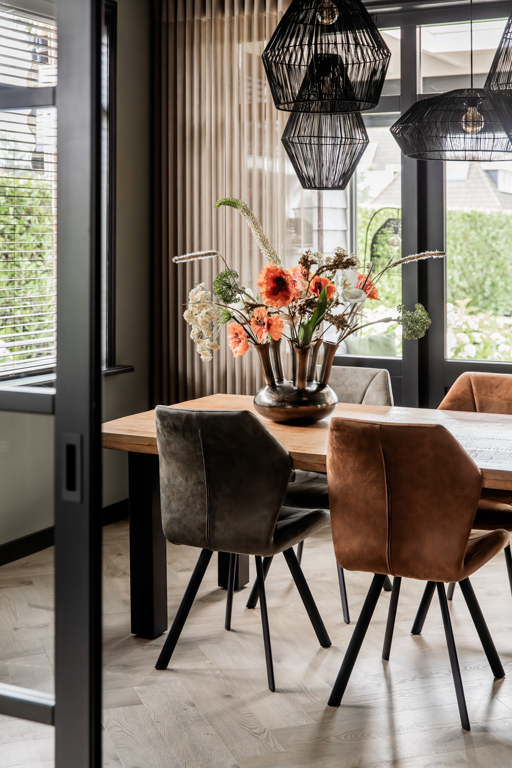 Focus op accessoires op de eettafel, interieuradvies door Combi Design